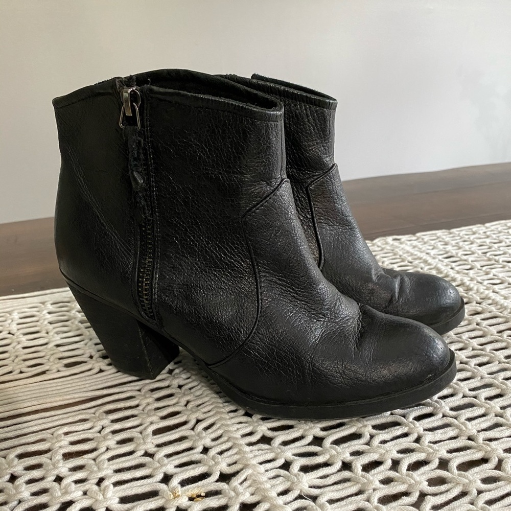 Steve Madden black leather ankle boots